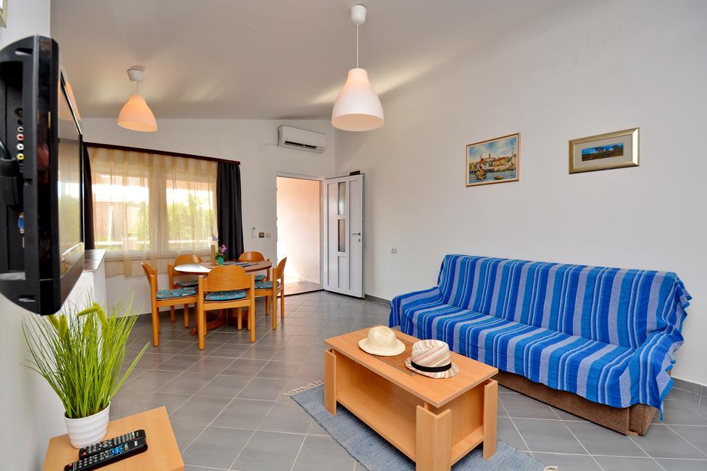 Apartment Marijana Vir Exterior photo