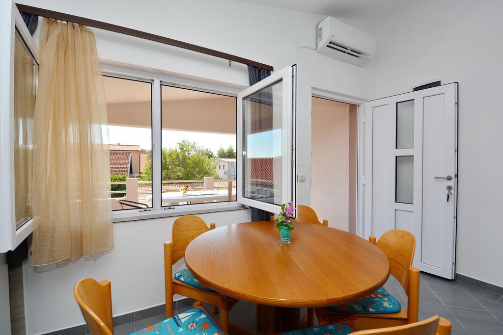 Apartment Marijana Vir Exterior photo