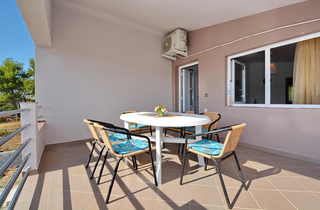 Apartment Marijana Vir Exterior photo
