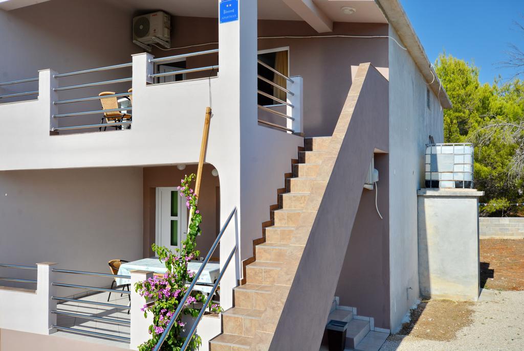 Apartment Marijana Vir Exterior photo