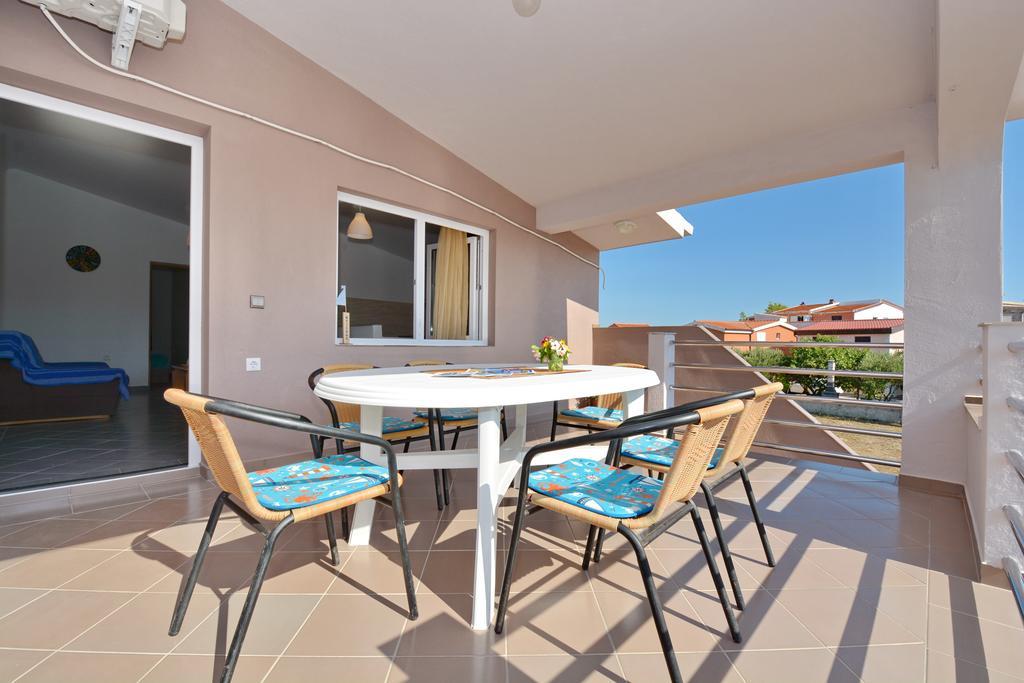 Apartment Marijana Vir Exterior photo