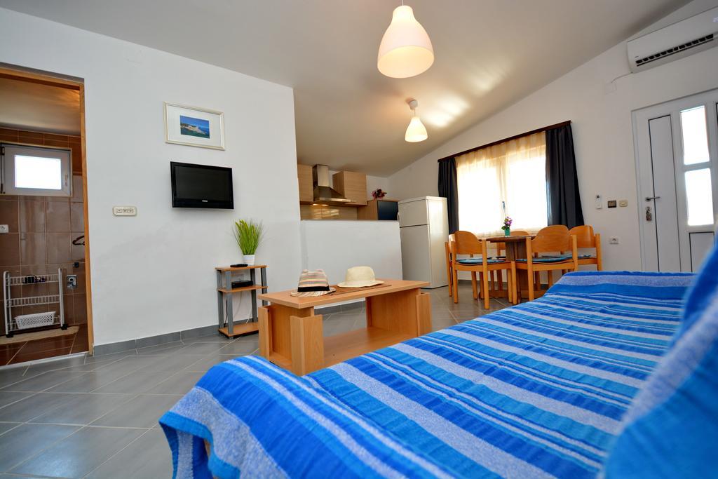 Apartment Marijana Vir Exterior photo
