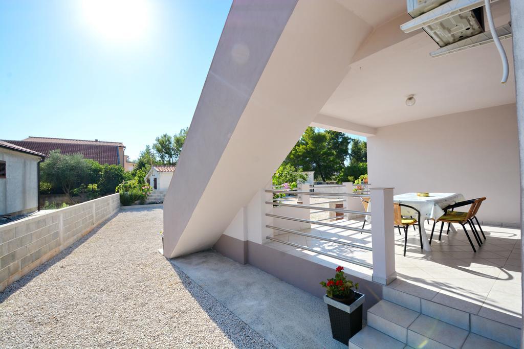 Apartment Marijana Vir Exterior photo