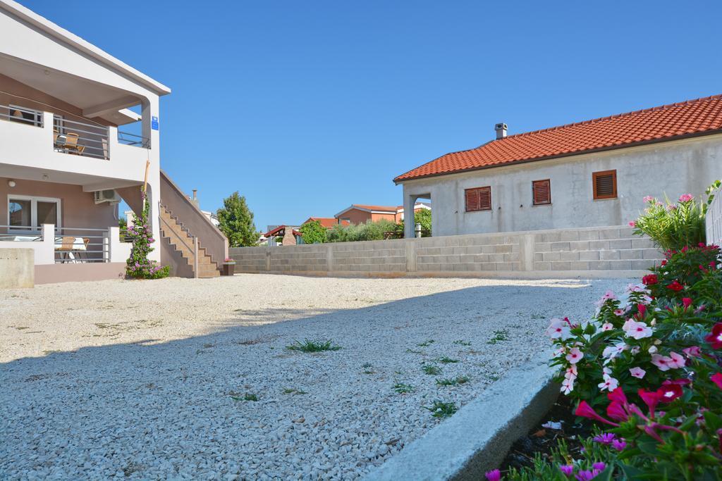 Apartment Marijana Vir Exterior photo