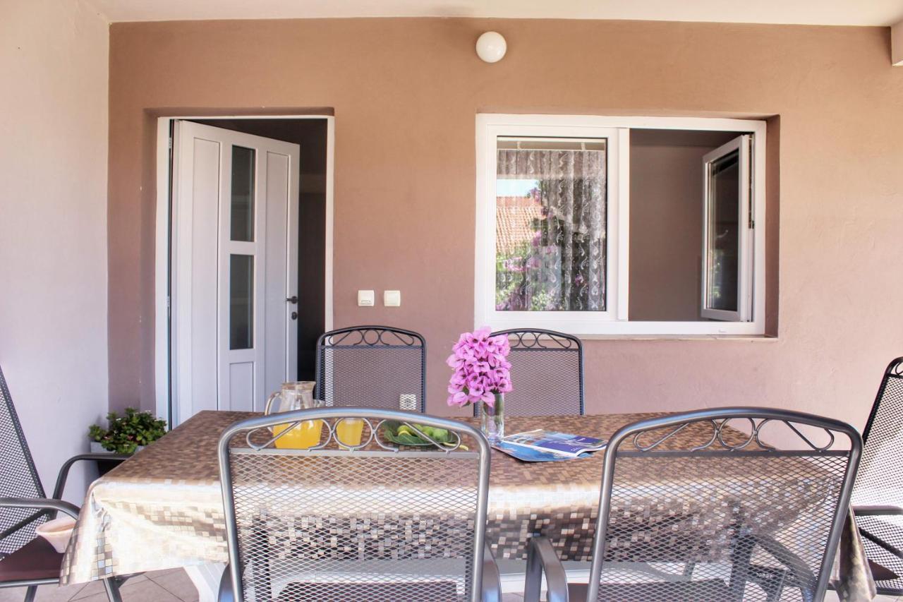 Apartment Marijana Vir Exterior photo