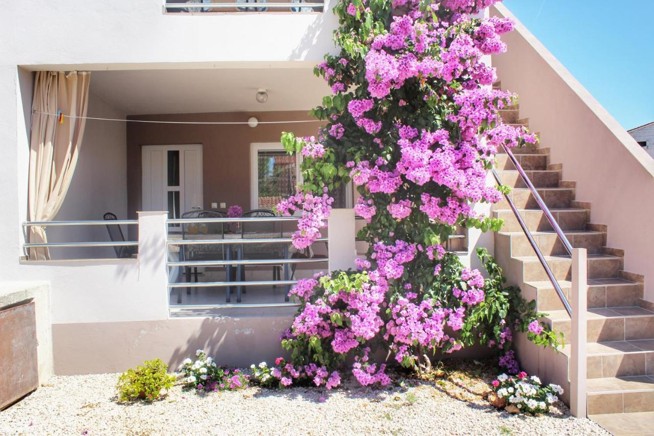 Apartment Marijana Vir Exterior photo