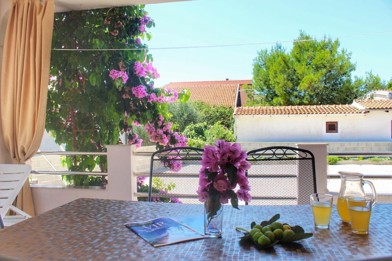 Apartment Marijana Vir Exterior photo