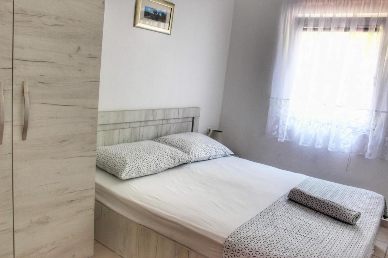 Apartment Marijana Vir Exterior photo