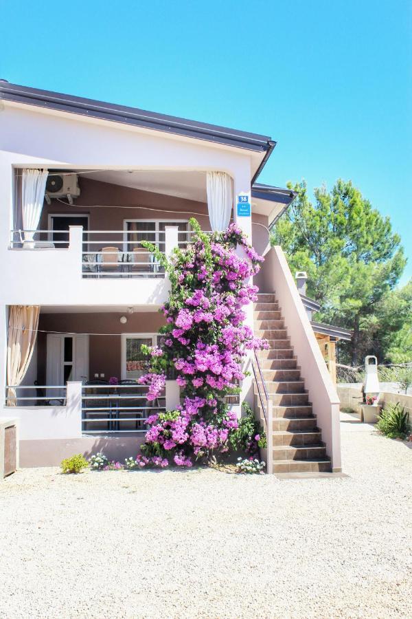 Apartment Marijana Vir Exterior photo